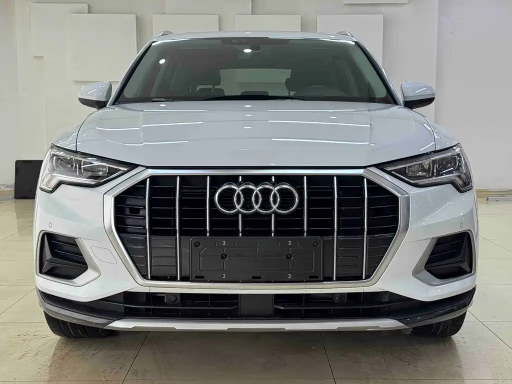 Audi Q3 2022 35 TFSI Fashionable and Dynamic купить на сайте DeffCars