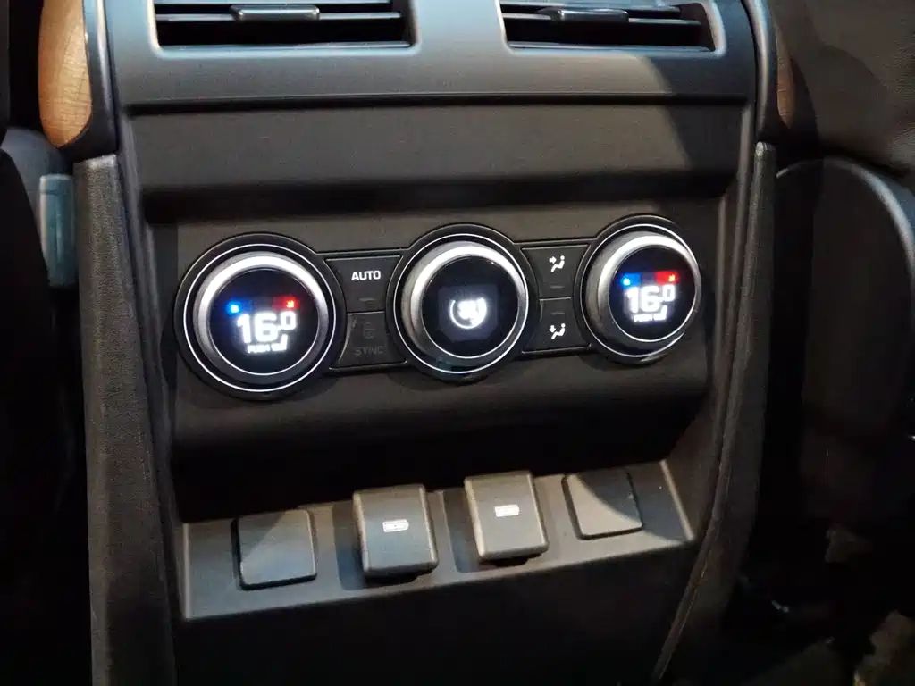 Land Rover Defender 2024 110 3.0T P400 X-DYNAMIC HSE купить на сайте DeffCars