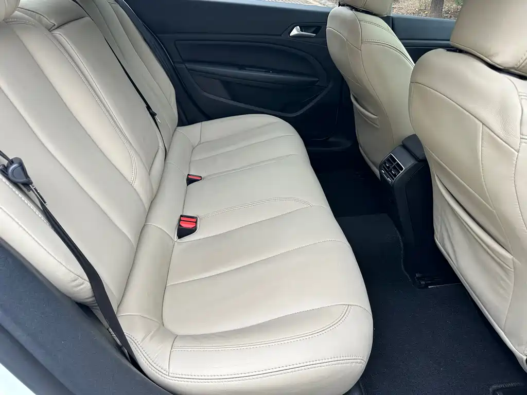 Peugeot 408 2016 1.6T automatic luxury version купить на сайте DeffCars