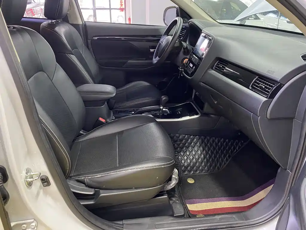 Outlander 2021 2.0L 2WD Smooth Edition 5 seats купить на сайте DeffCars