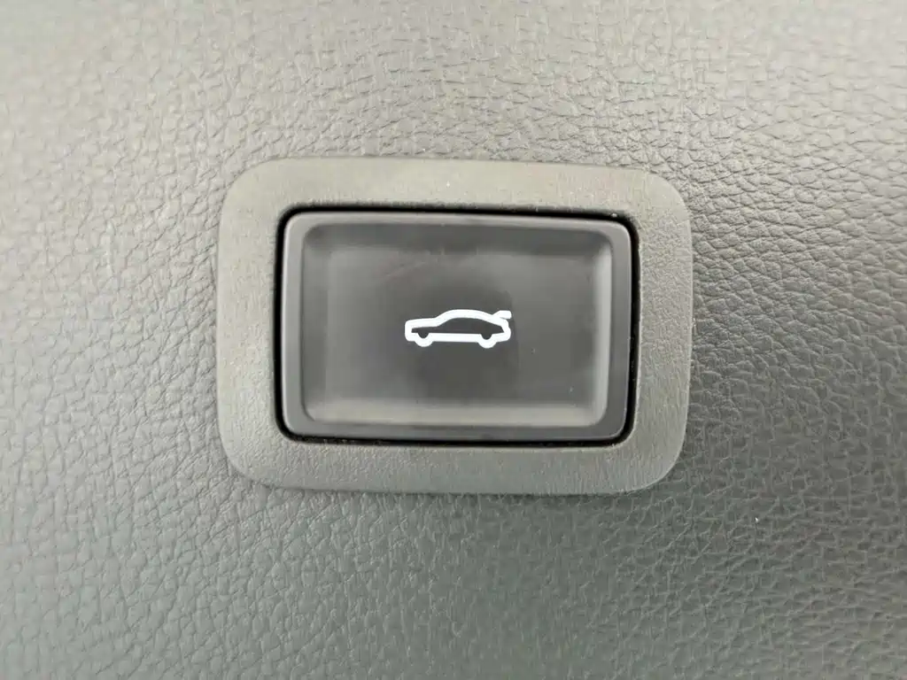 Hongqi H6 2023 2.0T Zhishang Edition купить на сайте DeffCars
