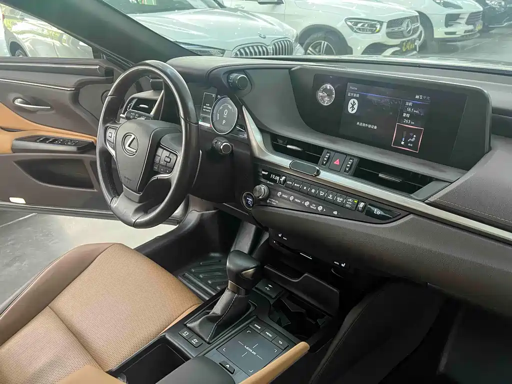 Lexus ES 2020 300h Excellence Edition купить на сайте DeffCars