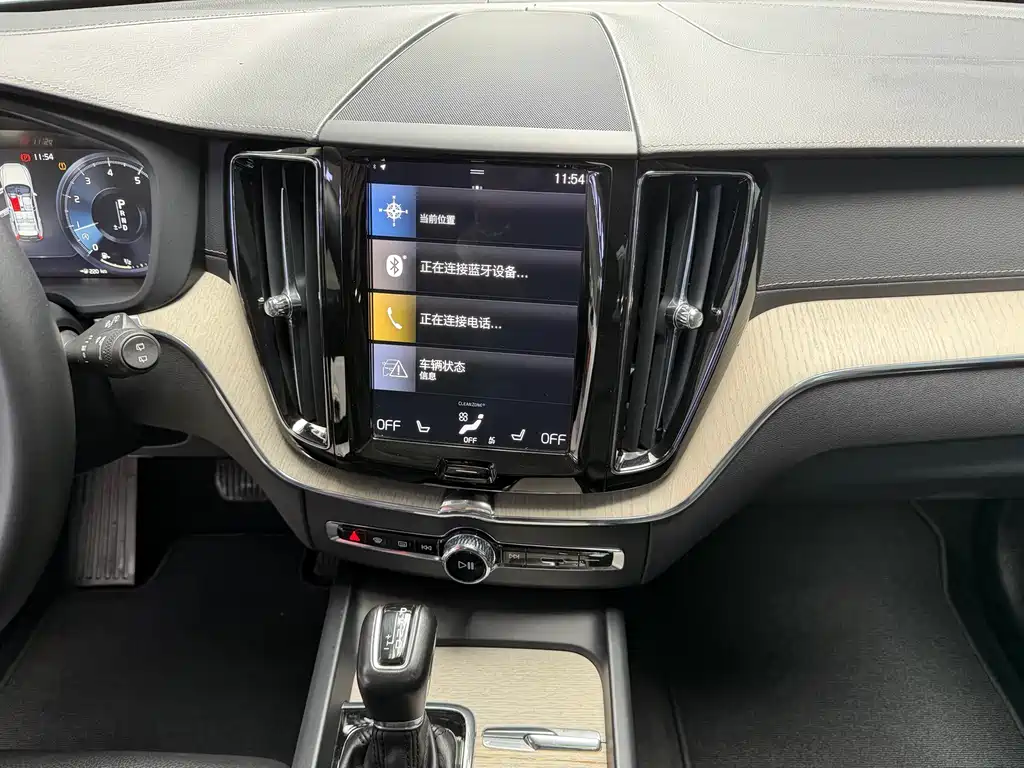 Volvo XC60 2018 T5 four-wheel drive Zhiya Luxury Edition купить на сайте DeffCars