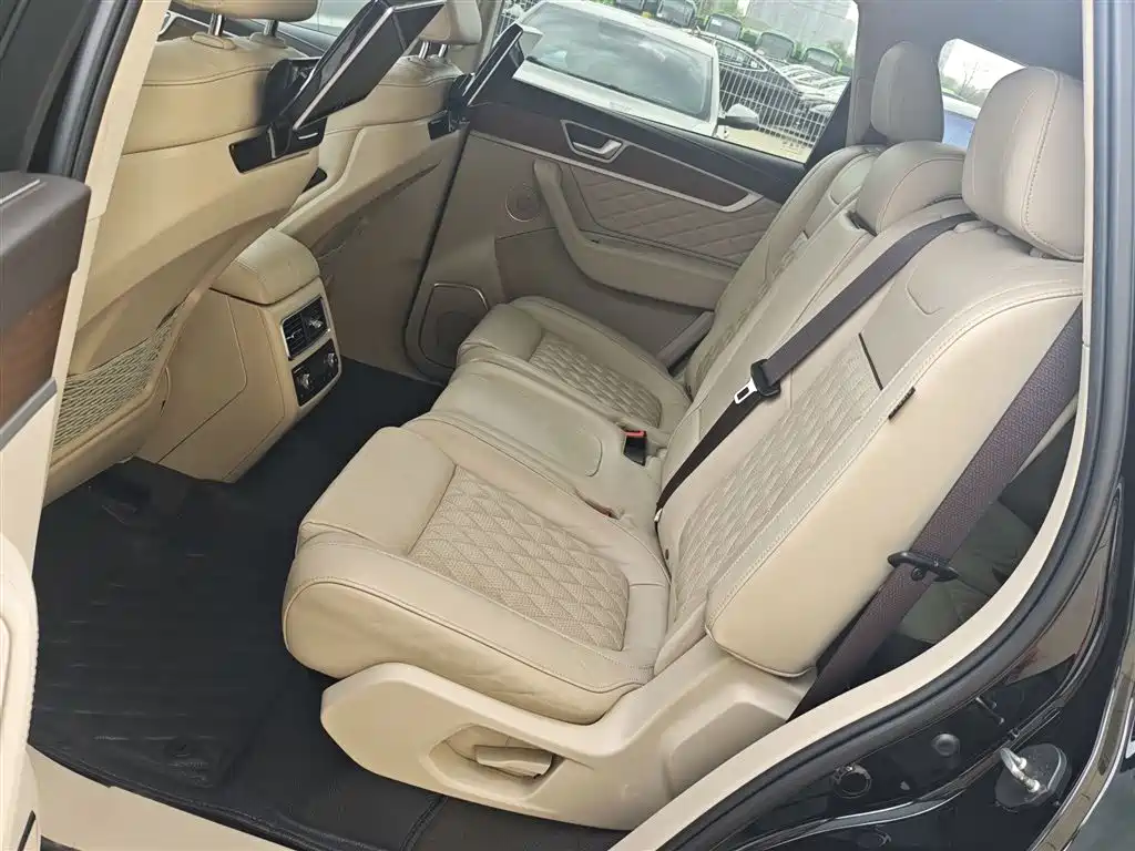 Hongqi HS7 2019 3.0T automatic four-wheel drive Zhilian Qiling version купить на сайте DeffCars