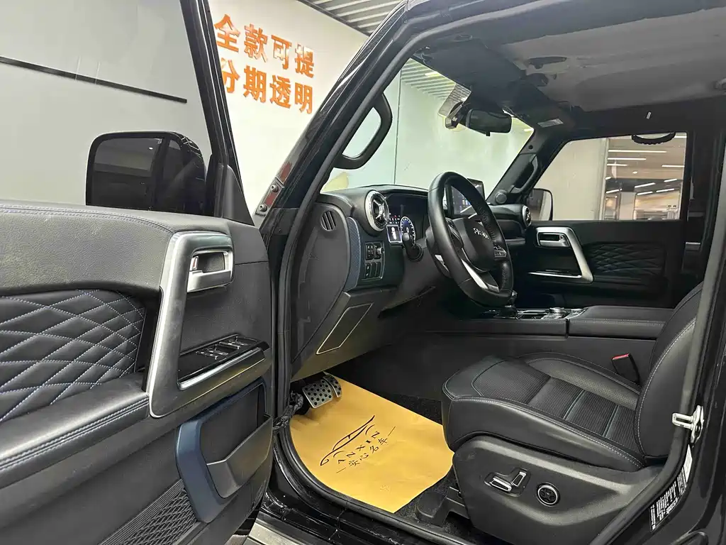 Beijing off-road BJ40 2020 2.0T automatic four-wheel drive city hunter version knight type купить на сайте DeffCars
