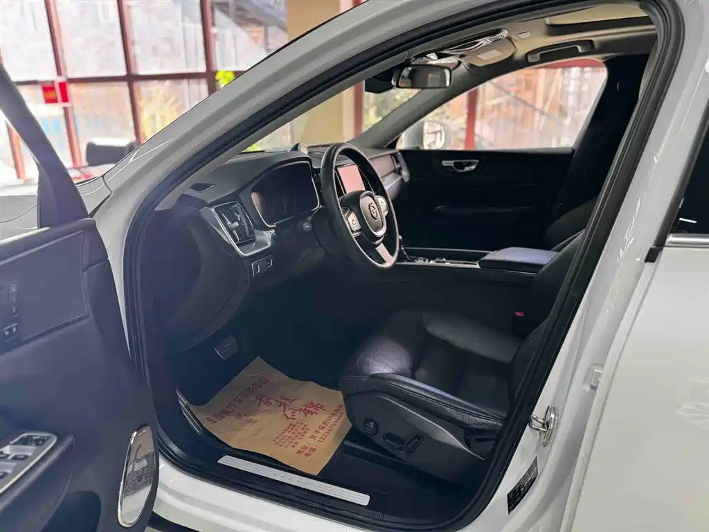 Volvo XC60 2019 T5 Four-wheel Drive Smart Edition National VI купить на сайте DeffCars