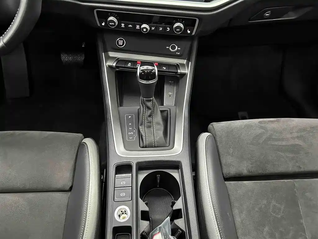 Audi Q3 2022 35 TFSI Fashionable and Dynamic купить на сайте DeffCars