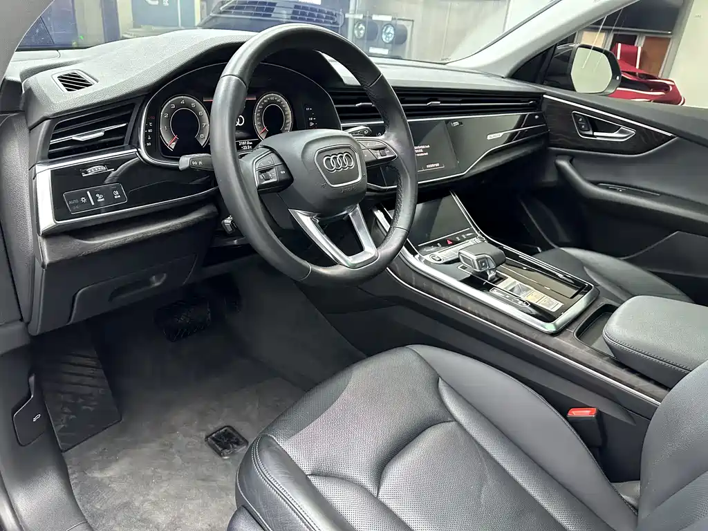 Audi Q8 2022 45 TFSI luxury and dynamic model купить на сайте DeffCars