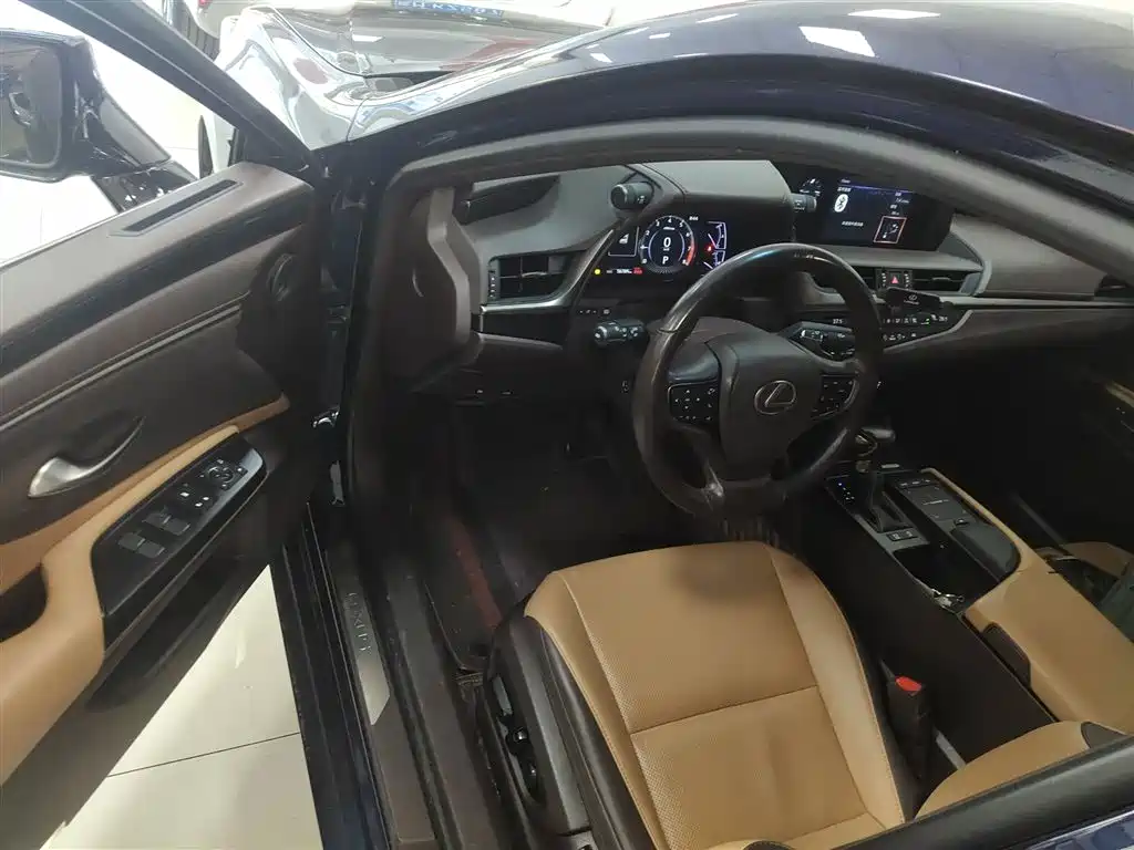 Lexus ES 2020 200 Excellence Edition купить на сайте DeffCars