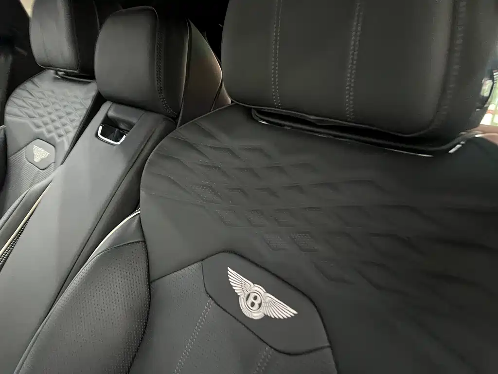 Bentayga 2024 4.0T V8 купить на сайте DeffCars