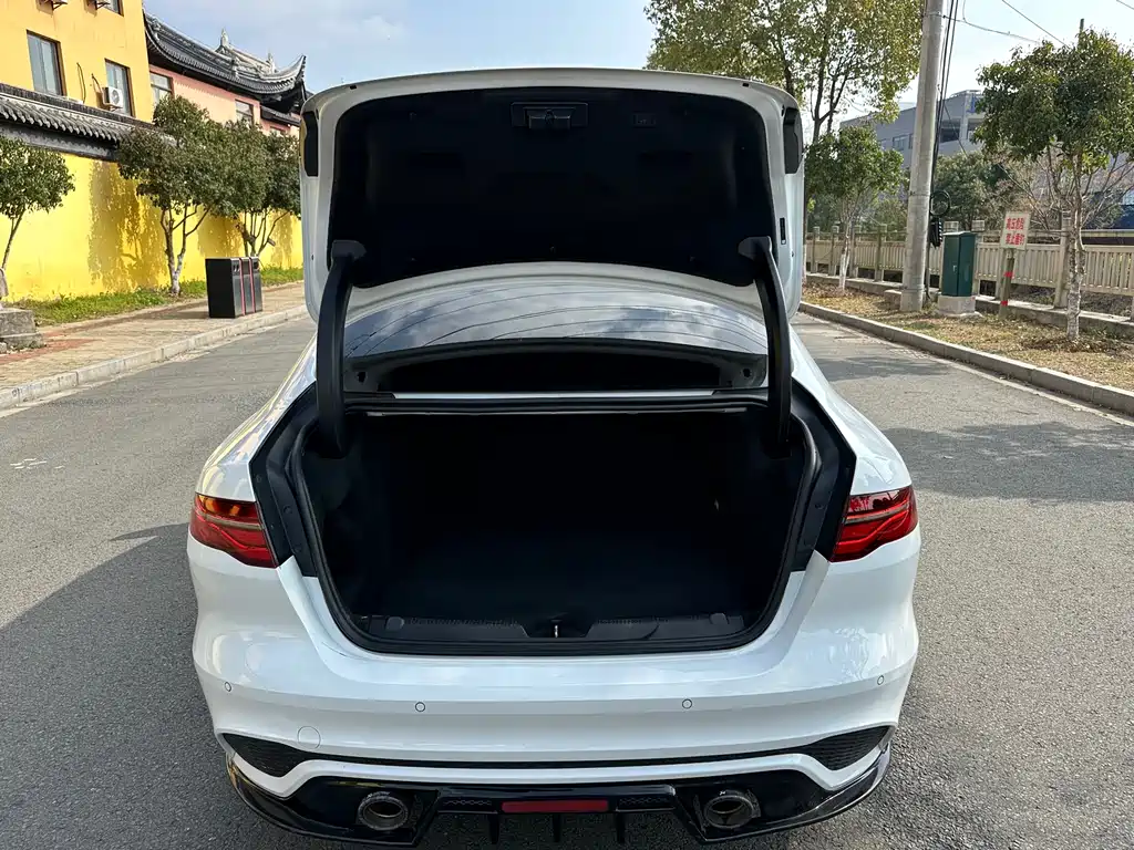 Jaguar XEL 2021 2.0T 200PS R-DYNAMIC Youth Sports Edition купить на сайте DeffCars