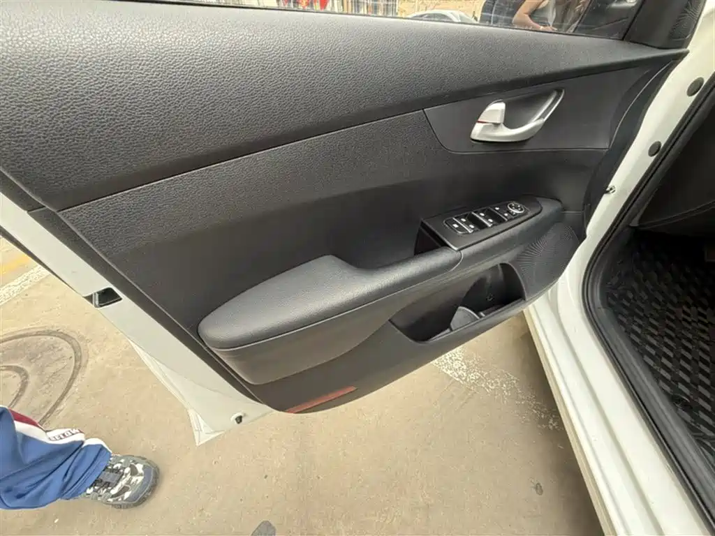 Kia K3 2020 1.5L CVT cutting-edge sunroof version купить на сайте DeffCars