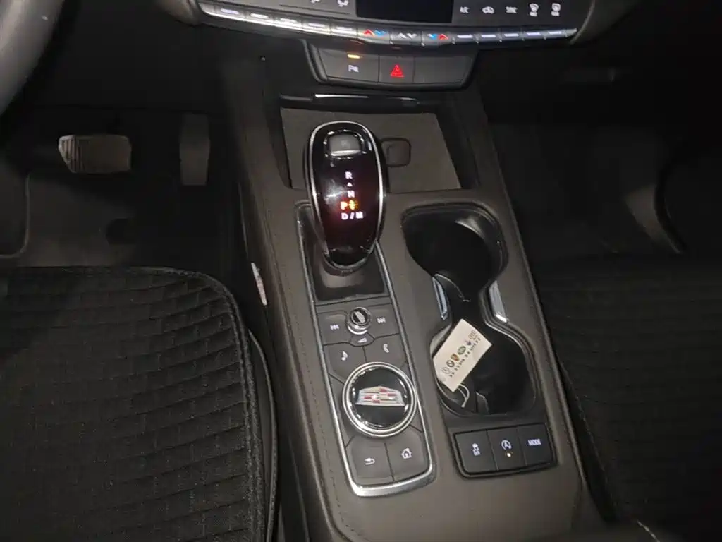 Cadillac XT4 2022 28T two-wheel drive fashion model купить на сайте DeffCars