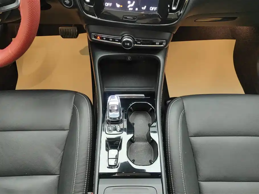 Volvo XC40 2021 T4 four-wheel drive Zhiyuan Deluxe Edition купить на сайте DeffCars