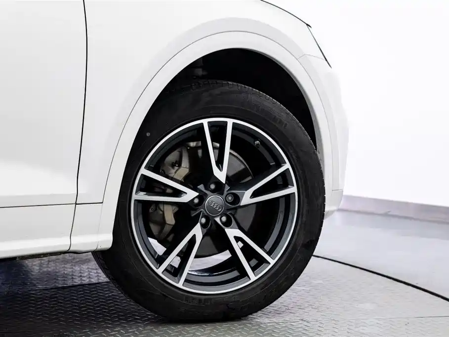 Audi Q5L 2020 facelift 40 TFSI enjoys fashionable style купить на сайте DeffCars