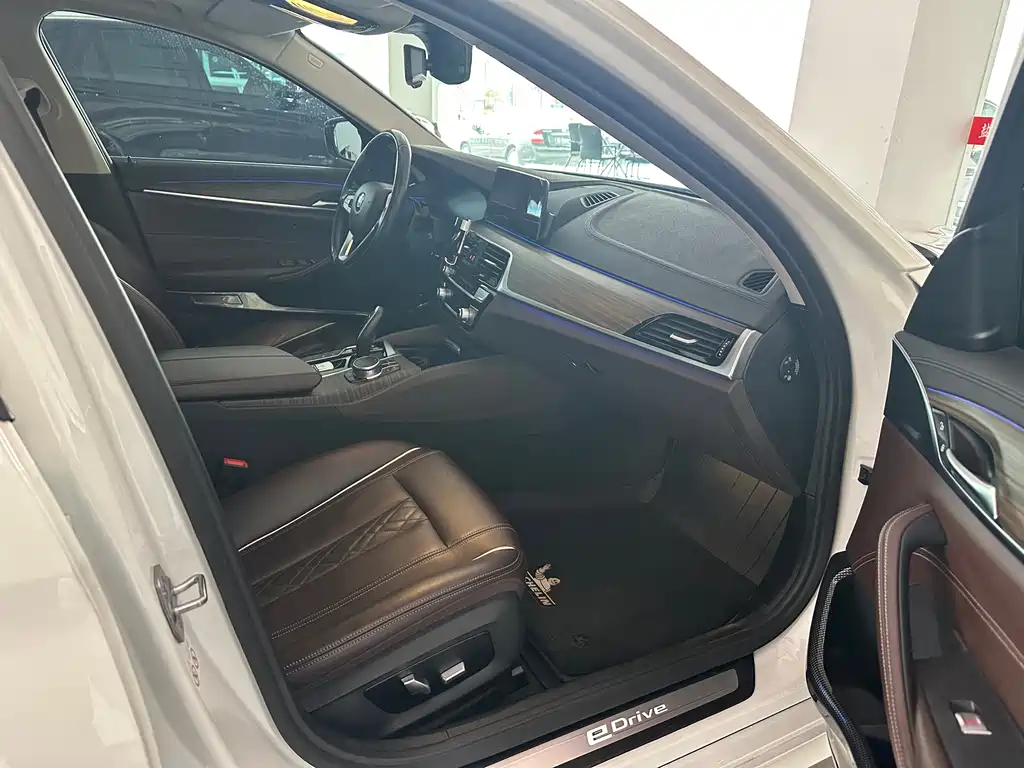 BMW 5 Series New Energy 2019 530Le Luxury Package купить на сайте DeffCars