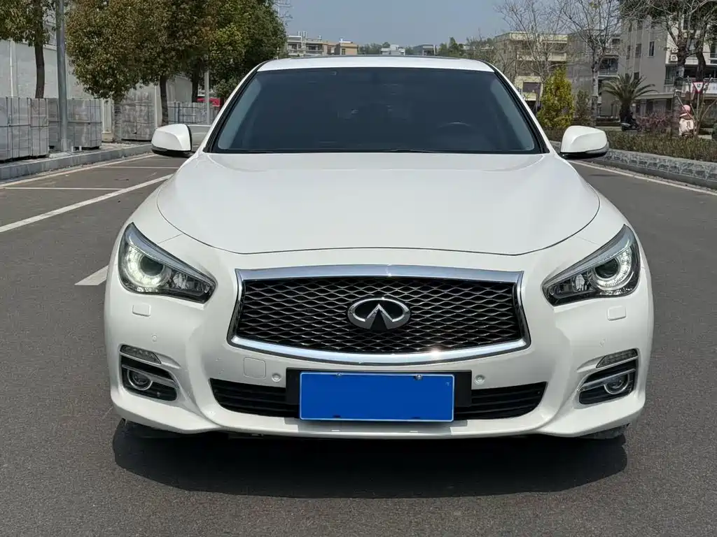 Infinity Q50 2014 2.0T Deluxe Edition купить на сайте DeffCars