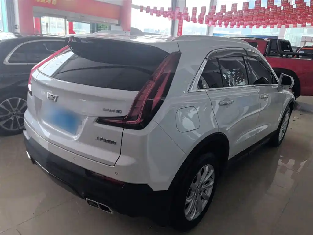 Cadillac XT4 2022 28T two-wheel drive fashion model купить на сайте DeffCars