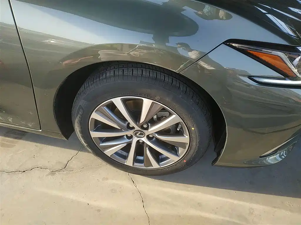 Lexus ES 2020 200 Excellence Edition купить на сайте DeffCars
