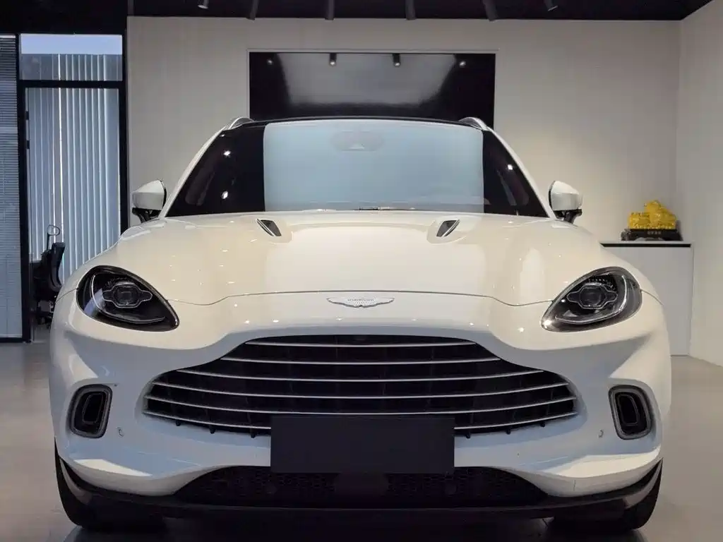 Aston Martin DBX 2023 4.0T V8 купить на сайте DeffCars