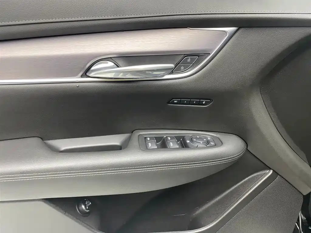 Cadillac XT6 2021 2.0T seven-seat four-wheel drive stylish model купить на сайте DeffCars
