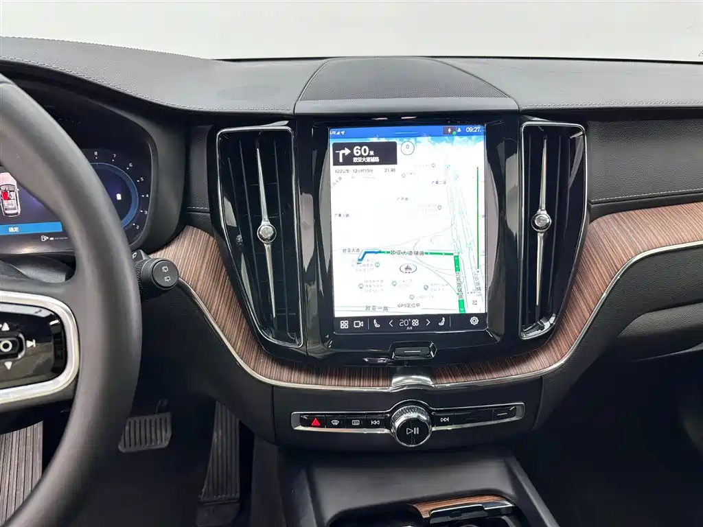 Volvo XC60 2025 B5 four-wheel drive Zhiyuan luxury version купить на сайте DeffCars