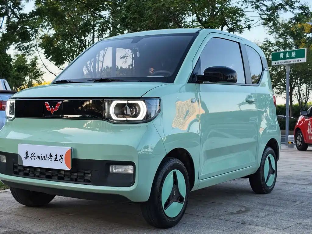 Hongguang MINIEV 2021 Macaron Sandwich Model 120km Lithium Iron Phosphate купить на сайте DeffCars