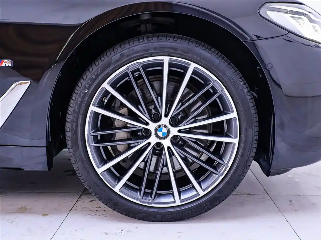 BMW 5 Series 2021 530Li Leading M Sports Package купить на сайте DeffCars