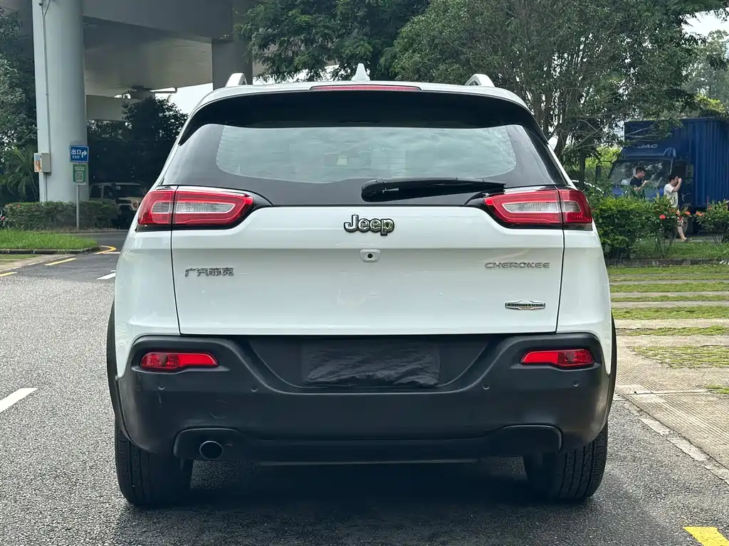 Cherokee (Китай) 2016 2.0L Superior Edition купить на сайте DeffCars