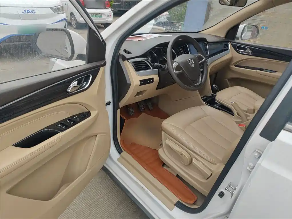 Baojun 730 2016 1.5L manual comfort type 7 seats National V купить на сайте DeffCars