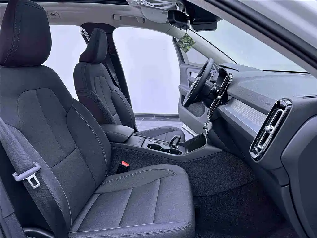 Volvo XC40 2022 T4 four-wheel drive smart travel fashion version купить на сайте DeffCars
