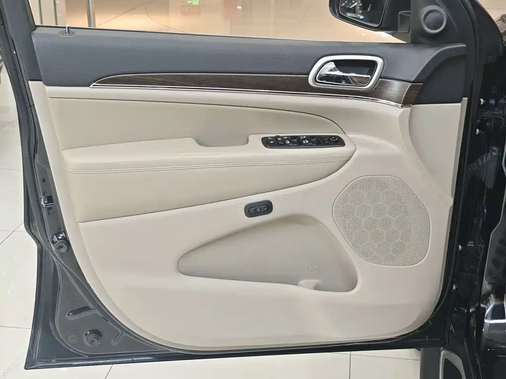 Grand Cherokee imported 2017 3.6L Elite Navigation Edition купить на сайте DeffCars