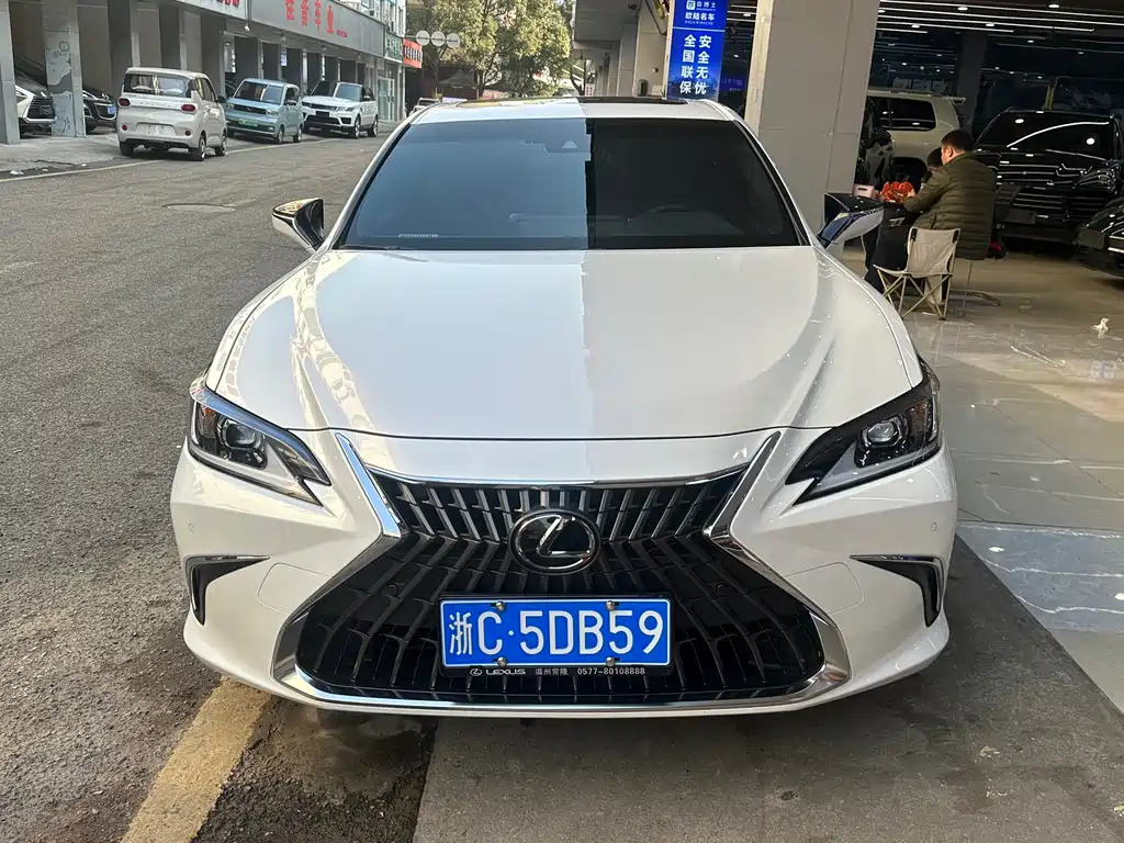 Lexus ES 2022 300h Excellence Edition купить на сайте DeffCars
