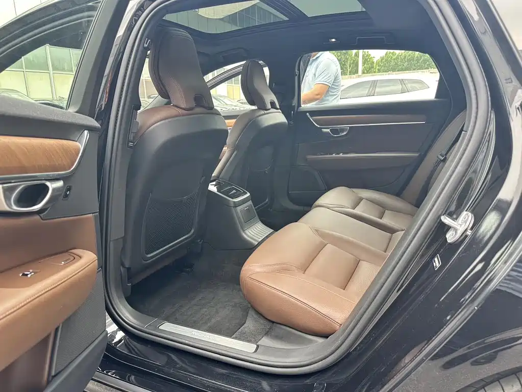 Volvo S90 plug-in hybrid 2024 plug-in hybrid four-wheel drive long range Zhiyi luxury version купить на сайте DeffCars