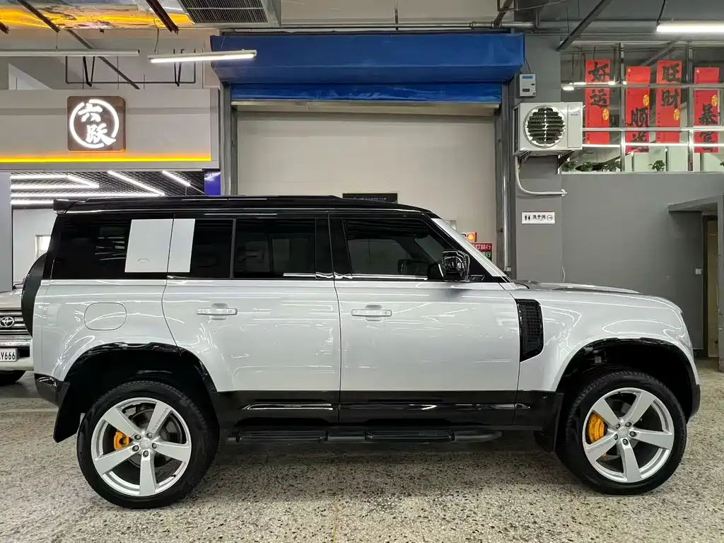 Land Rover Defender 2023 110 3.0T P400 X-DYNAMIC HSE купить на сайте DeffCars