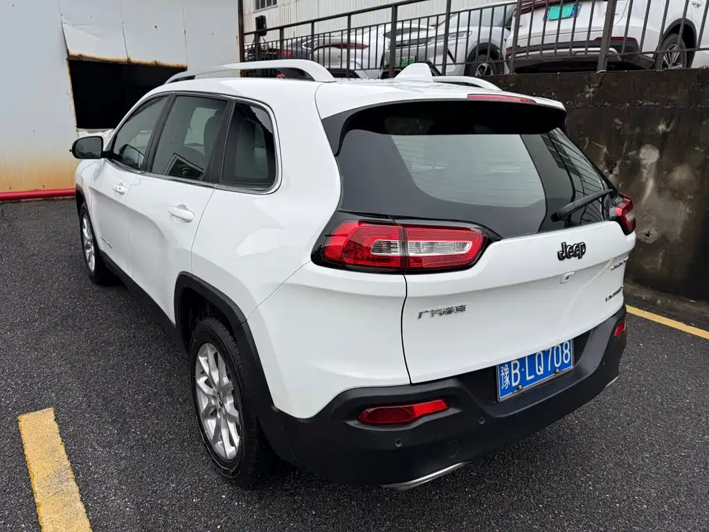 Liberty Light 2017 2.4L Leading Edition купить на сайте DeffCars