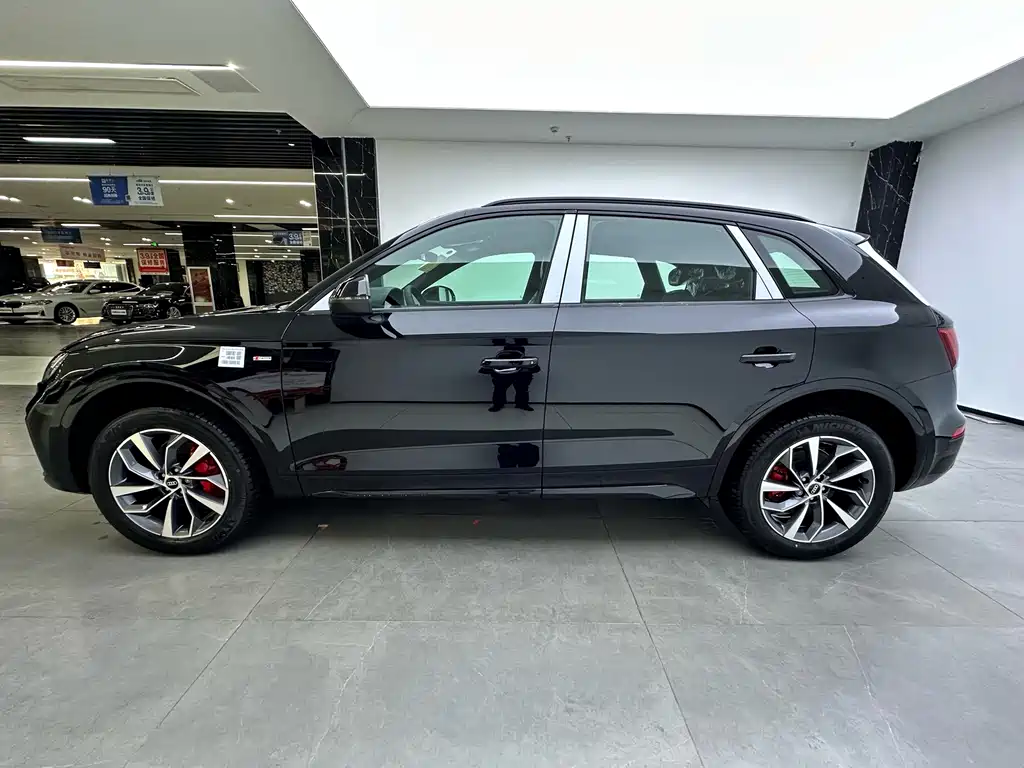 Audi Q5L 2024 40 TFSI luxury and dynamic model купить на сайте DeffCars
