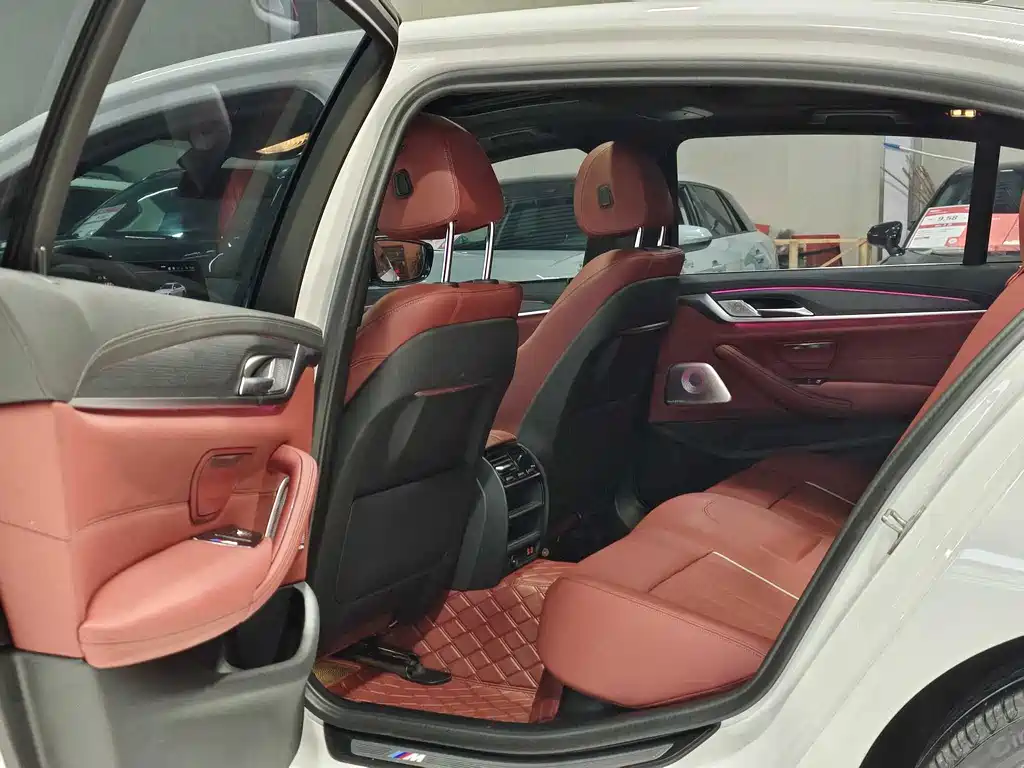 BMW 5 Series 2023 530Li Leading M Sports Package купить на сайте DeffCars