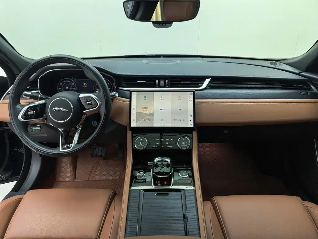 Jaguar XFL 2022 XFL 2.0T P250 two-wheel drive elite sports version купить на сайте DeffCars