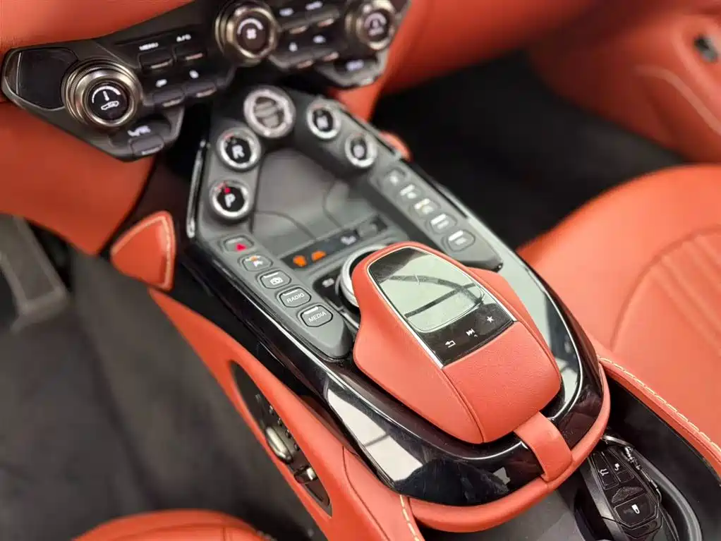 V8 Vantage 2018 4.0T V8 Coupe купить на сайте DeffCars