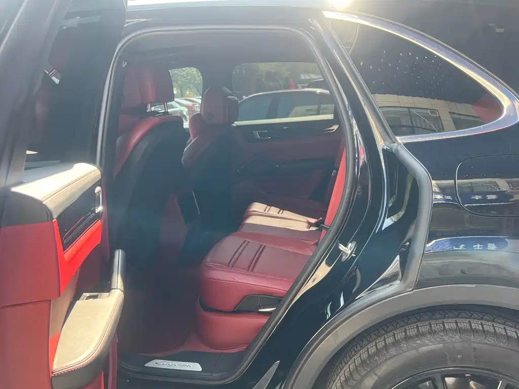 Cayenne New Energy 2021 Cayenne E-Hybrid 2.0T купить на сайте DeffCars
