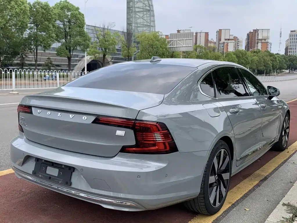 Volvo S90 plug-in hybrid 2024 plug-in hybrid four-wheel drive long range Zhiya luxury version купить на сайте DeffCars