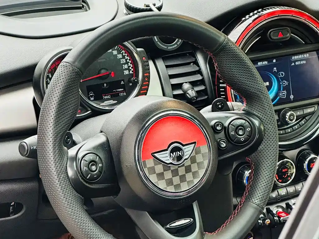 MINI JCW 2015 2.0T JOHN COOPER WORKS купить на сайте DeffCars
