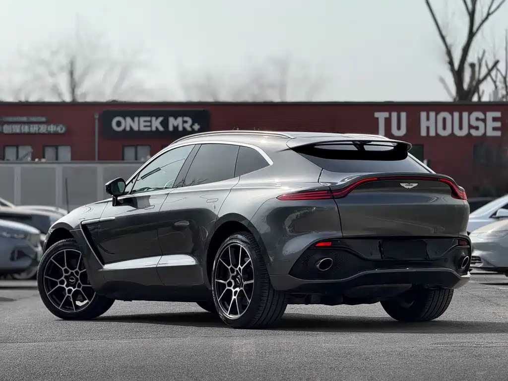 Aston Martin DBX 2021 4.0T V8 Silk Road Hong купить на сайте DeffCars