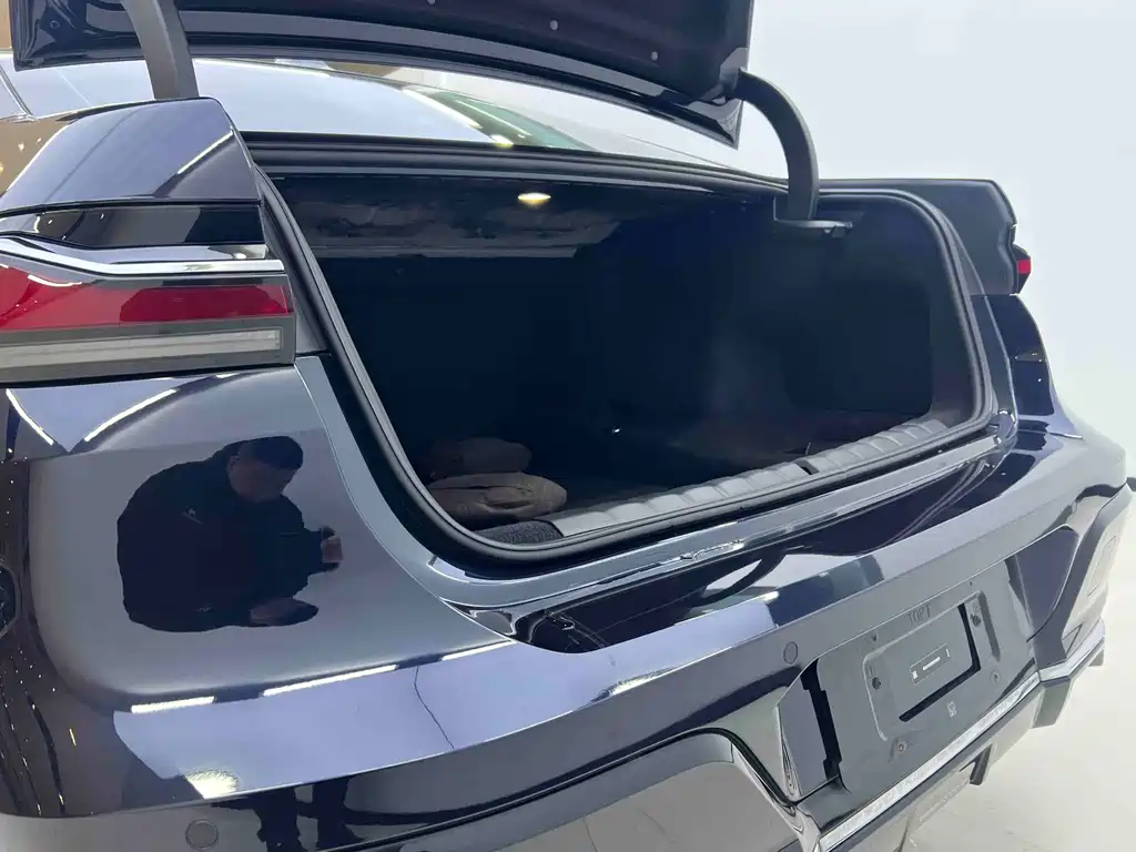 BMW 7 Series 2023 735Li M Sports Package купить на сайте DeffCars