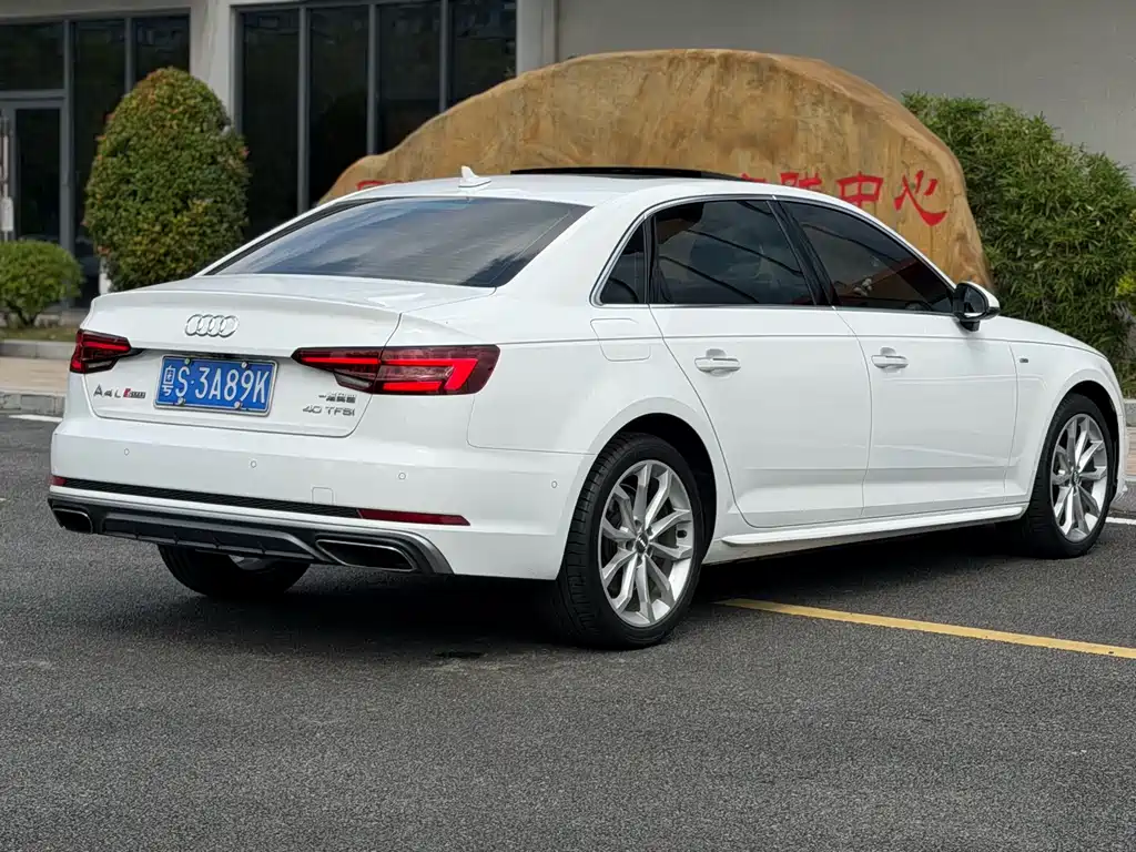 Audi A4L 2019 40 TFSI Fashion Type National V купить на сайте DeffCars