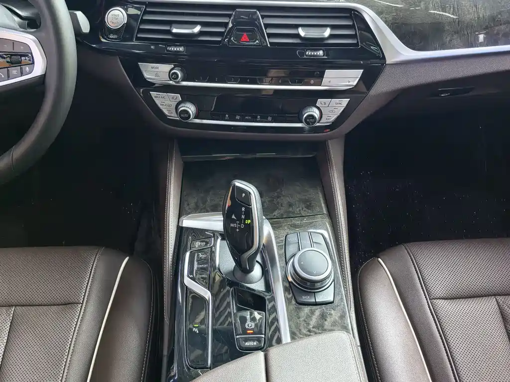 BMW 5 Series 2022 525Li M Sports Package купить на сайте DeffCars