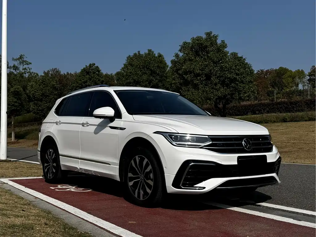 Tiguan L 2022 330TSI automatic two-wheel drive R-Line version купить на сайте DeffCars
