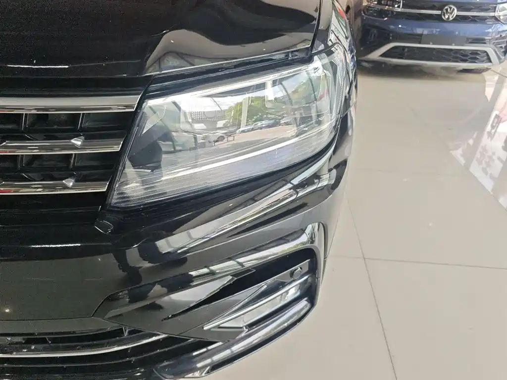 Tiguan L 2021 330TSI automatic two-wheel drive R-Line version купить на сайте DeffCars