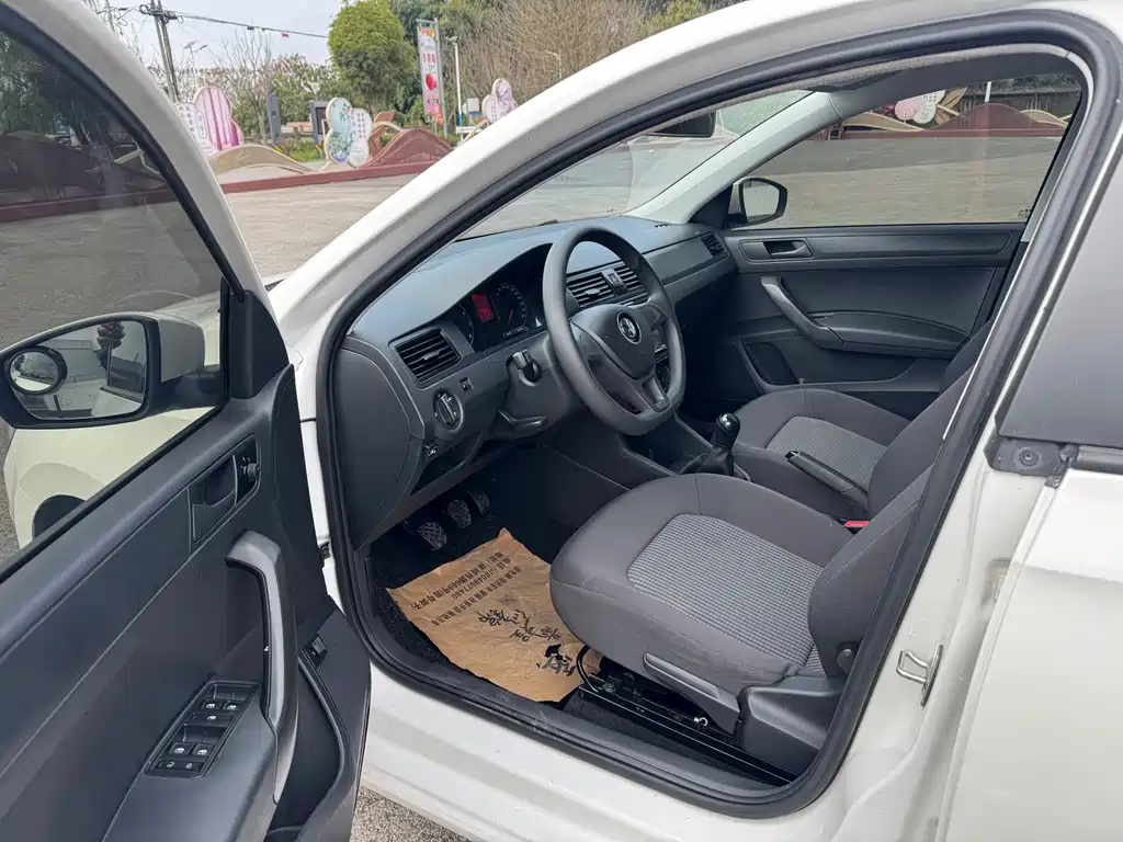 Santana 2016 1.4L Manual Fashion Edition купить на сайте DeffCars